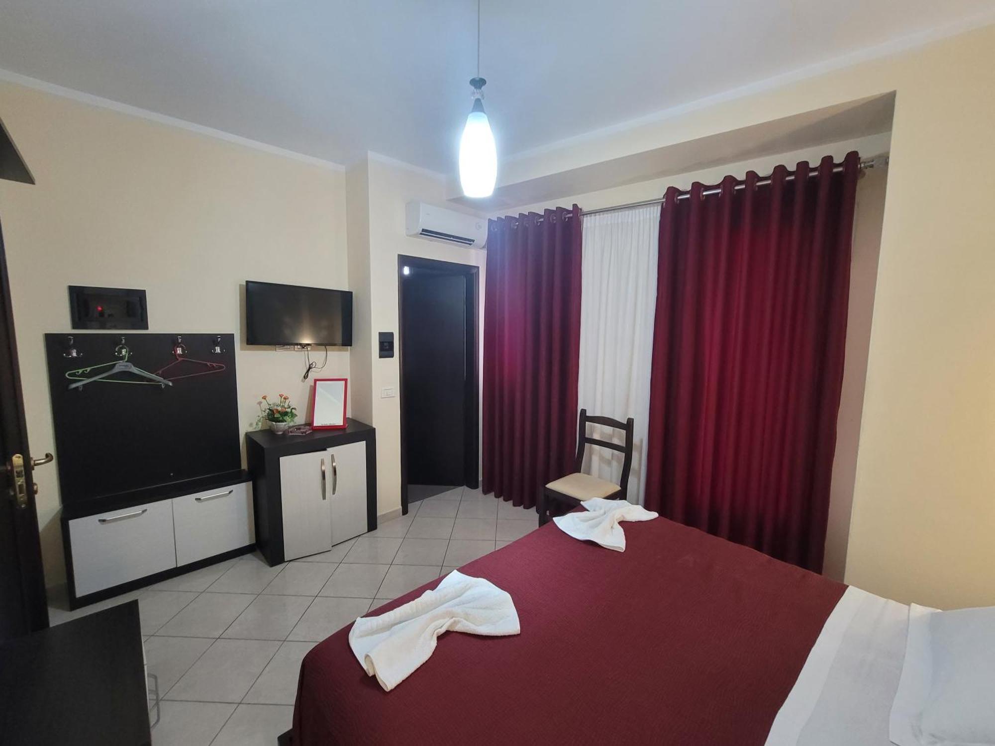Haris Hotel Vlore Ngoại thất bức ảnh