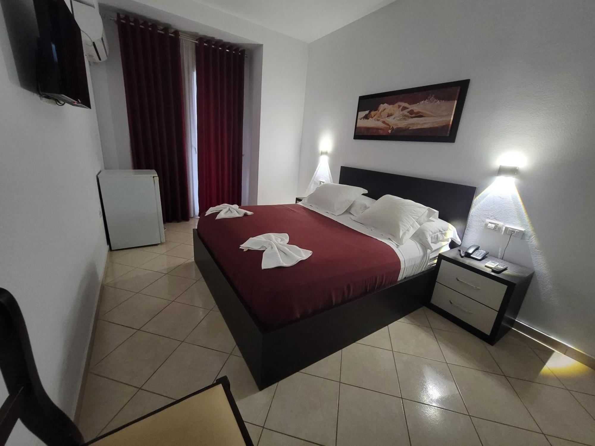 Haris Hotel Vlore Ngoại thất bức ảnh